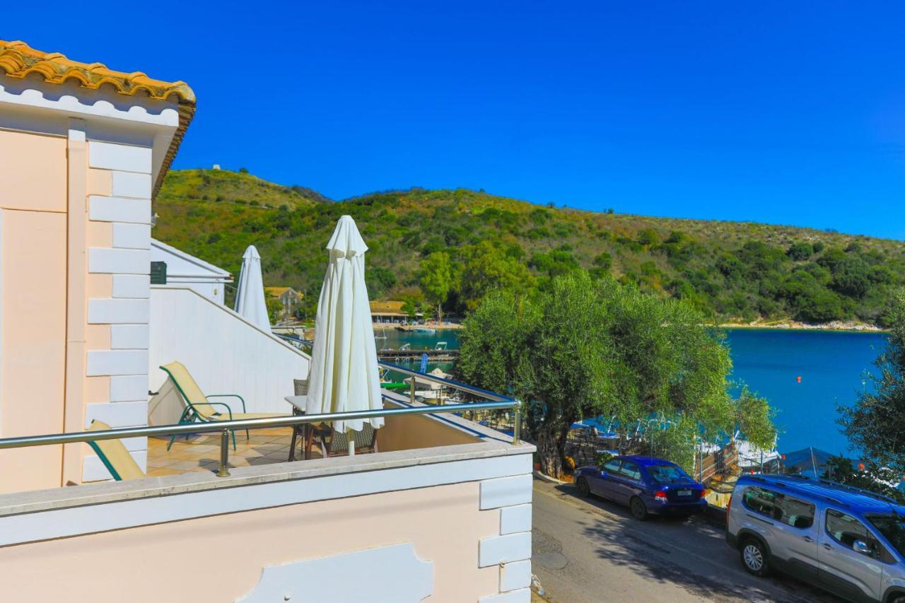 Theophilos Ena Agios Stefanos  Extérieur photo