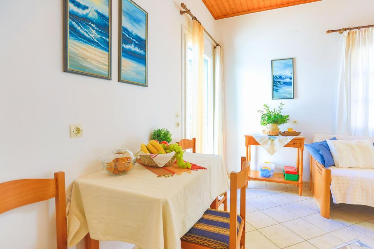 Theophilos Ena Agios Stefanos  Extérieur photo